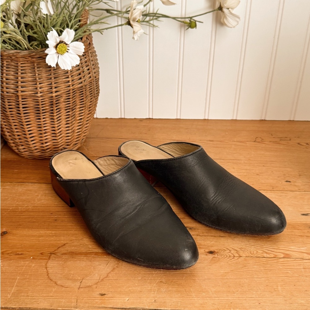 Nisolo Black Leather Mules